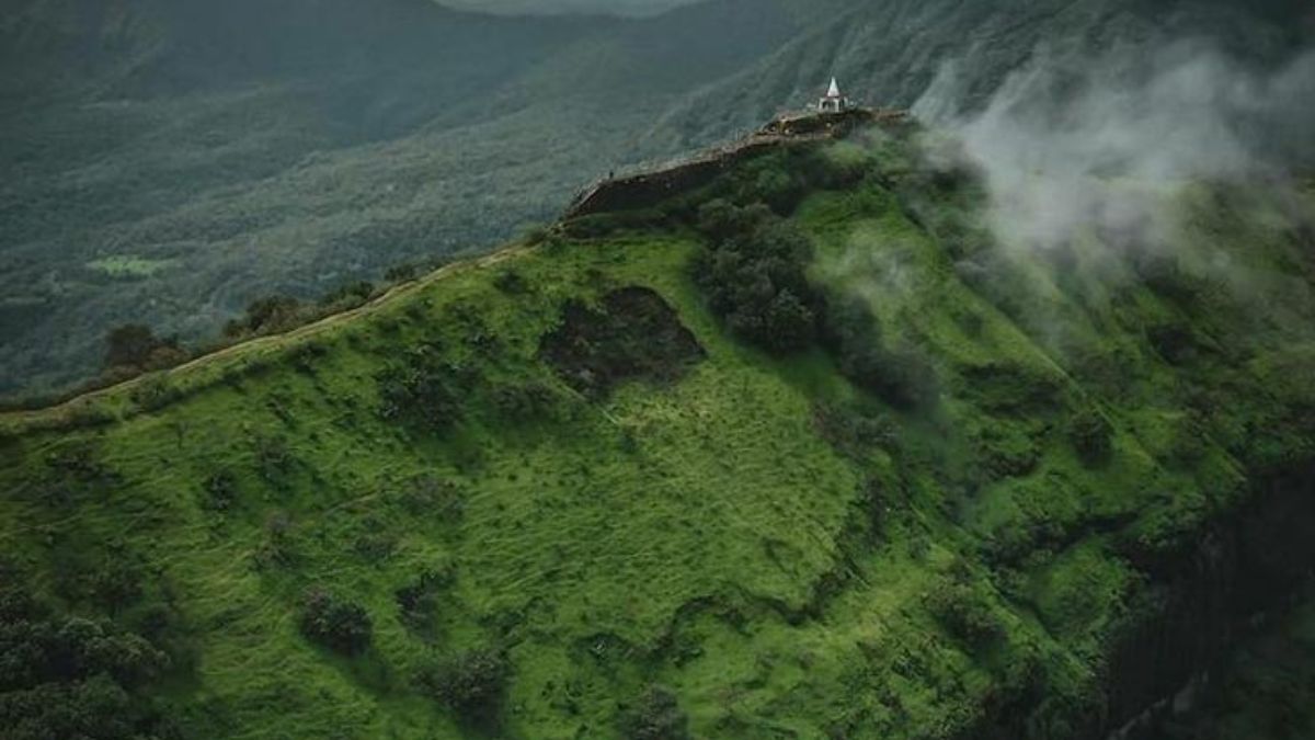 Travel : कुछ तुफानी करेंगे..! महाराष्ट्रातील 'ही' ठिकाणं Adventure ट्रेकिंगसाठी बेस्ट, इथलं निसर्गसौंदर्य स्वर्गापेक्षा कमी नाही.