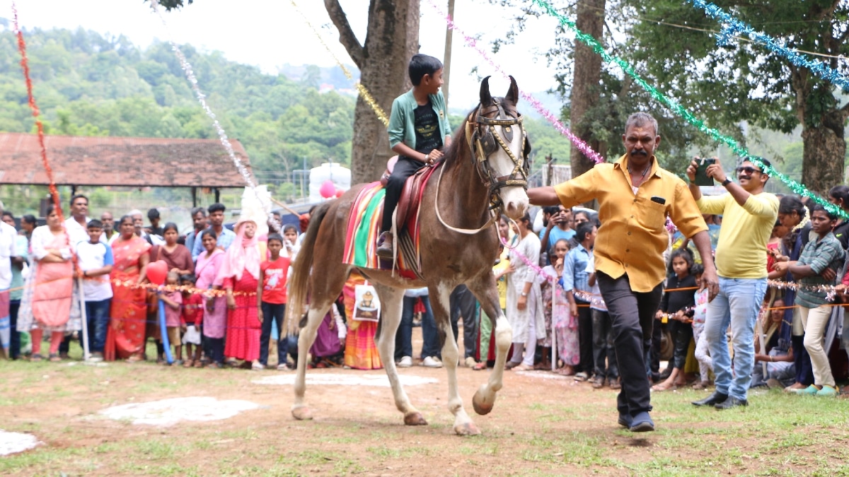 Yercaud Dog Show 2024: ஏற்காடு கோடை விழாவில் சுற்றுலா பயணிகளை கவர்ந்த நாய்கள் கண்காட்சி