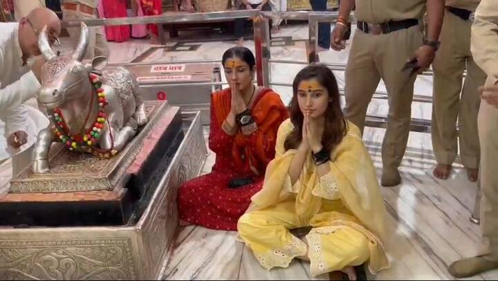 उन्होंने विधि विधान से पूजा अर्चना कर भगवान महाकाल का आशीर्वाद लिया. दर्शन पूज के बाद रवीना टंडन ने खुशी भी जहिर की. रवीना टंडन पूर्व में भी भगवान महाकाल का आशीर्वाद लेने के लिए उज्जैन पहुंच चुकी हैं.