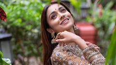 Shriya Saran Photos: ఎల్లోరా శిల్పంలా ఉన్న శ్రియా శరణ్!