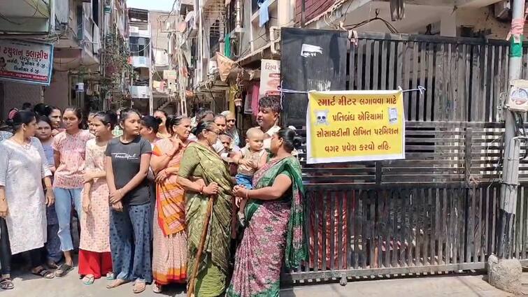 Protest against smart meter continues in Puna gam of Surat women raised slogans and protested Smart Meter: સુરતના પુણા ગામમાં સ્માર્ટ મીટરનો વિરોધ યથાવત, મહિલાઓએ નારેબાજી કરી વિરોધ નોંધાવ્યો