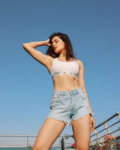 Pragya Jaiswal : సమ్మర్​ డ్రెస్​లో హీట్​ని పెంచుతున్న ప్రగ్యా జైస్వాల్.. షీ లుక్స్ సో హాట్ అంటున్న ఫ్యాన్స్