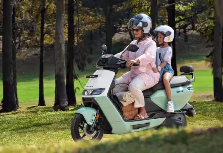 એથર રિઝ્ટાની સૌથી ખાસ વાત એ છે કે ઘણા બધા ફીચર્સ આપવા સાથે, આરામ અને જગ્યાનું પણ ઘણું ધ્યાન રાખવામાં આવ્યું છે. આ ઈલેક્ટ્રિક સ્કૂટરની કિંમત 1.10 લાખ રૂપિયાથી શરૂ થઈને 1.45 લાખ રૂપિયા છે.