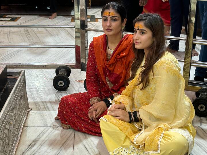 भगवान महाकाल के दरबार में बॉलीवुड सितारों के पहुंचने का सिलसिला जारी है. उज्जैन दौरे पर शनिवार को आयीं अभिनेत्री रवीना टंडन ने भगवान महाकाल के दरबार में शीश नवाये.