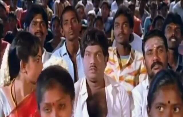 சின்னத்தம்பி : மாலைக்கண் மாலைக்கண் நோய் உள்ள கவுண்டமணி அதை மறைந்து திருமணம் செய்து கொண்டு மனைவியை நைட் ஷோக்கு அழைத்து செல்லும் போது அவர் சமாளிப்பது.
