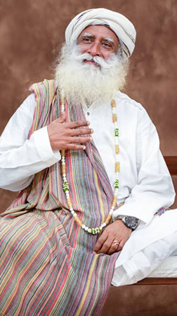 তুলনায় মন জর্জরিত ? দিশা দেখান সদগুরু