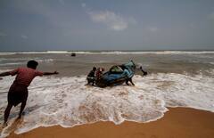Cyclone Remal Update : আরও ঘনীভূত গভীর নিম্নচাপ, সাগর থেকে দূরত্ব মোটে ৩৮০ কিলোমিটার, কখন ধাক্কা বঙ্গে?