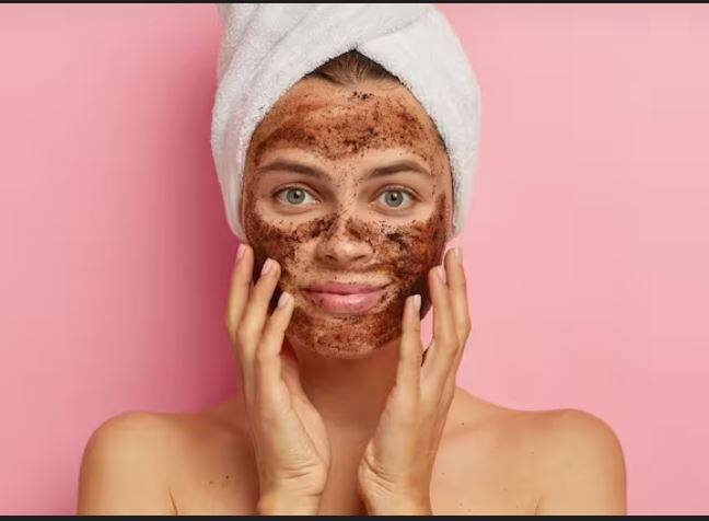 ਰੋਜ਼ਾਨਾ ਚਿਹਰੇ ਨੂੰ ਰਗੜਨ ਨਾਲ ਚਮੜੀ ਦੀ ਉਪਰਲੀ ਪਰਤ ਨੂੰ ਨੁਕਸਾਨ ਪਹੁੰਚਦਾ ਹੈ।