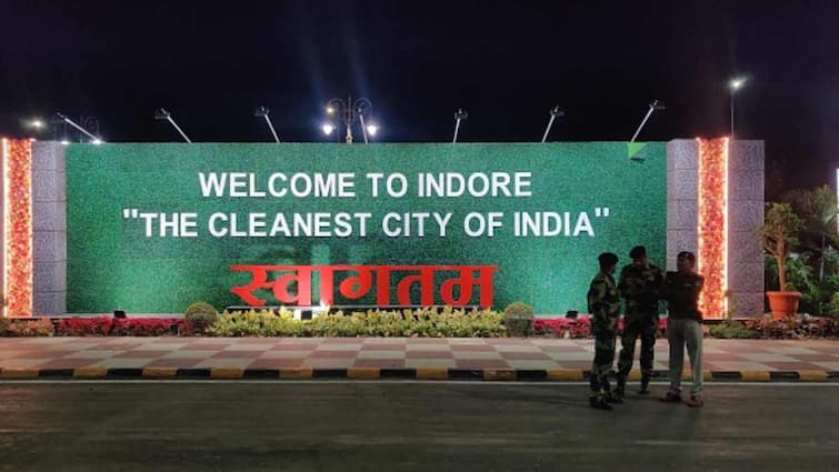 Indore’s Cleanliness Leaves US Vlogger Impressed, Anand Mahindra Expresses Hope For Rest Of Country Indore’s Cleanliness Leaves US Vlogger Impressed, Anand Mahindra Expresses Hope For Rest Of Country