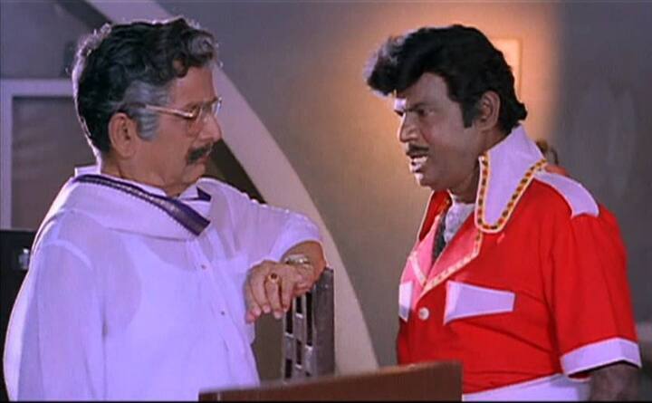 சேதுபதி ஐபிஎஸ் : கப்பல் வேலை கப்பலில் வேலை கிடைத்துவிட்டதால் வேலை செய்து வந்த இடத்தில் வாய்க்கொழுப்பாக பேசுவதும். பின்னர் கப்பல் வேலை போலி என்பது தெரிந்ததும் மீண்டும் பழைய வேலையில் அவர் முயற்சி செய்வதும் வேடிக்கையானது.