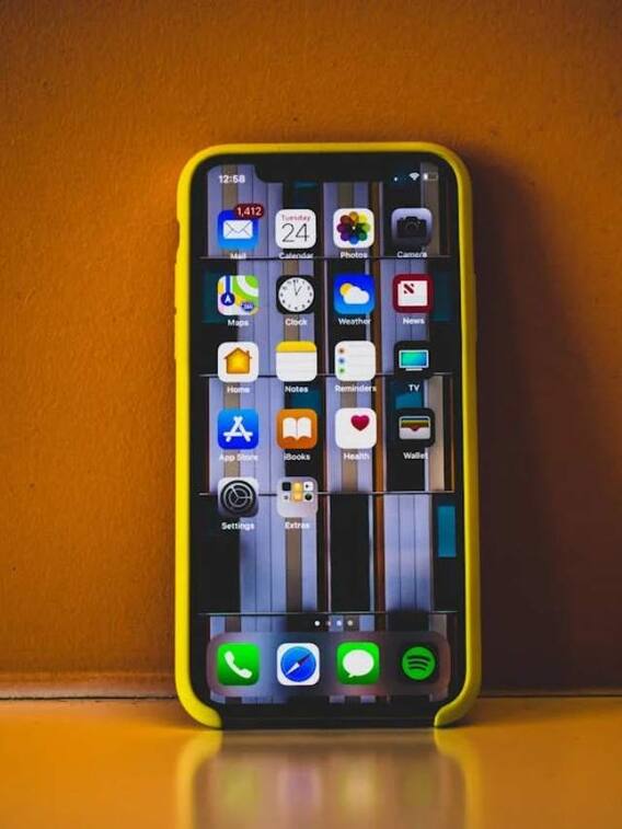 मोबाइल को हिंदी में क्या कहा जाता है?