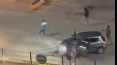 కర్ణాటకలో అర్ధరాత్రి హైవేపై రెచ్చిపోయిన యువకులు- కార్లతో ఢీకొట్టి, కర్రలతో బాదుతూ గ్రూప్ ఫైట్ 