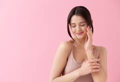 Skin Care Tips: ये पांच आदतें पहुंचा सकती है आपकी स्किन को नुकसान, ऐसे करें बचाव