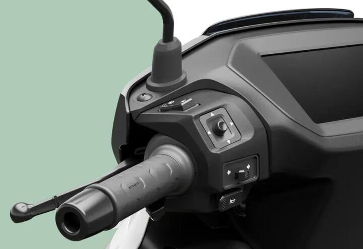 एथर रिज्टा दो बैटरी पैक के साथ मार्केट में मौजूद है, जिसमें 2.9  kWh और 3.7 kWh की बैटरी शामिल है. इसमें बड़े बैटरी पैक वाला स्कूटर सिंगल चार्जिंग में 160 किलोमीटर की रेंज देने में सक्षम है.