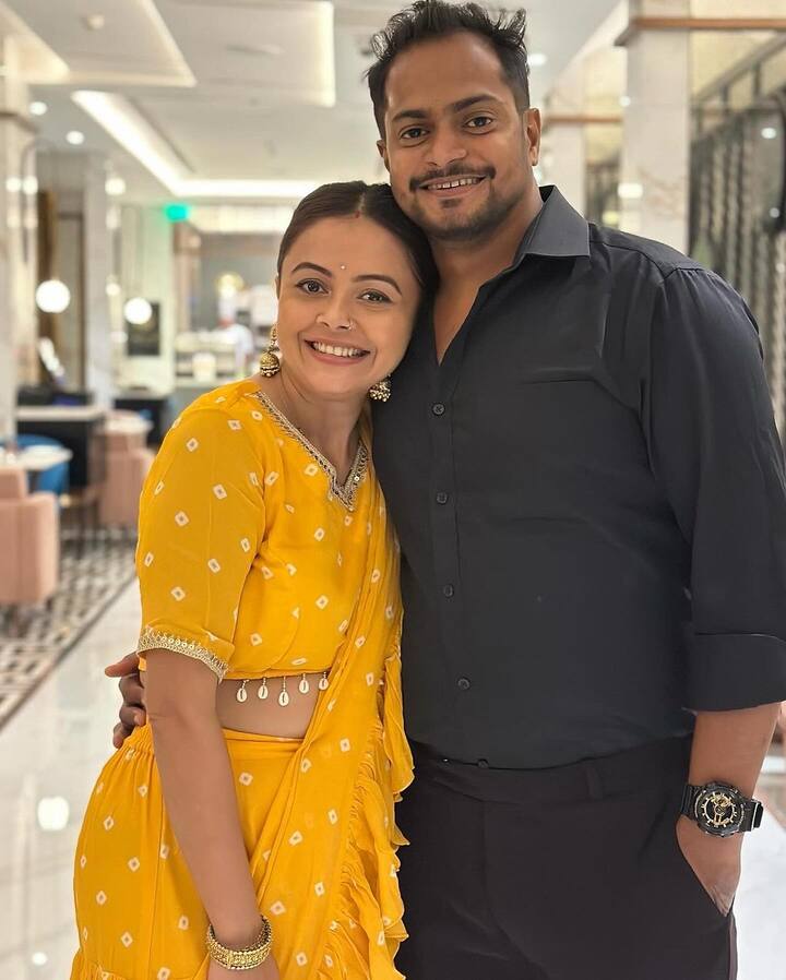 देवोलीना ने अपने नोट में आगे लिखा, आपकी दयालुता, शक्ति और अटूट प्रेम मुझे हर दिन प्रेरित करते हैं. मैं आपको अपने साथी के रूप में पाकर बहुत आभारी हूं और हम साथ बिताए हर पल को संजोकर रखते हैं. लव यू शोनू.