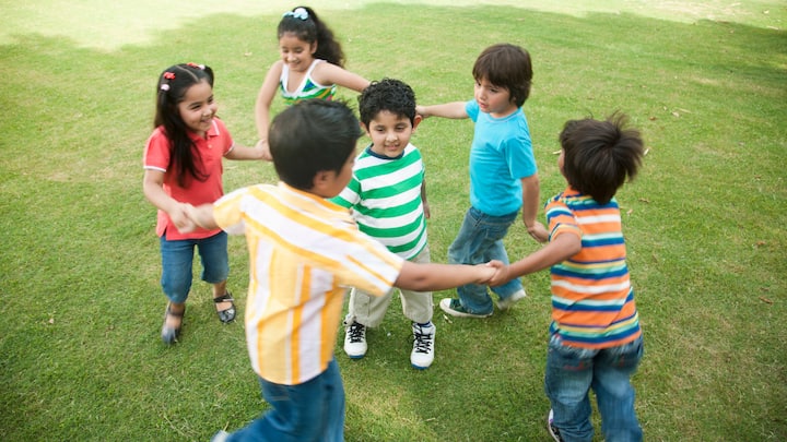 Designate Outdoor Playtime: Set aside dedicated time each day for outdoor play, rain or shine. Incorporate outdoor play into your child's daily routine, whether it's before or after school. during weekends or after dinner. Encourage unstructured play in natural environments. allowing children to explore, discover, and engage with their surroundings freely. Establishing a A consistent outdoor play schedule helps make it a priority and reinforces its importance in maintaining healthy eyesight. (Image source: getty images)