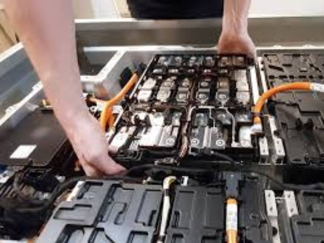 Electric Car Battery: ਕਿੰਨਾ ਸਮਾਂ ਚਲਦੀ ਹੈ ਇਲੈਕਟ੍ਰਿਕ ਕਾਰ ਦੀ ਬੈਟਰੀ? ਬੈਟਰੀ ਦੀ ਕੀਮਤ ਜਾਣ ਹੋਵੋਗੇ ਹੈਰਾਨ How long does an electric car battery last Know complete details about battery charge Electric Car Battery: ਕਿੰਨਾ ਸਮਾਂ ਚਲਦੀ ਹੈ ਇਲੈਕਟ੍ਰਿਕ ਕਾਰ ਦੀ ਬੈਟਰੀ? ਬੈਟਰੀ ਦੀ ਕੀਮਤ ਜਾਣ ਹੋਵੋਗੇ ਹੈਰਾਨ