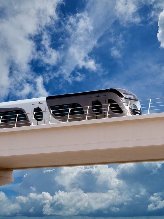 मेट्रो की छत पर बैठने का कितना है जुर्माना?,आप भी रह जाएंगे हैरान