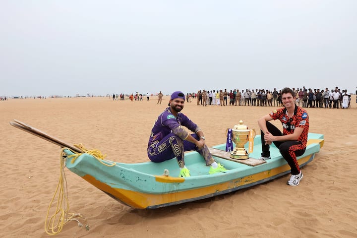 कोलकाता नाईट रायडर्स आणि सनरायजर्स हैदराबाद  आयपीएल फायनलमध्ये आमने सामने येणार आहेत. उद्या चेन्नईच्या एम. चिदंबरम स्टेडियमवर ही मॅच होणार आहे. यापूर्वी चेन्नईच्या समुद्र किनाऱ्यावर दोन्ही टीमच्या कॅप्टनचं फोटोशूट करण्यात आलं.