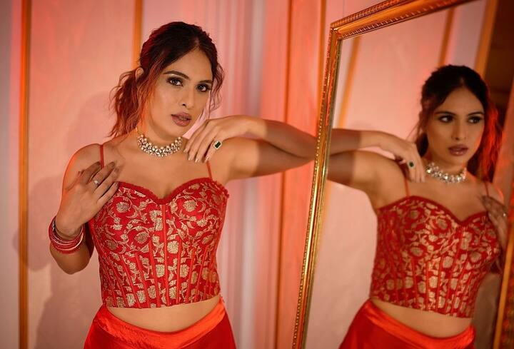 ભોજપુરી સિનેમાંથી લોકપ્રિય બનેલી અભિનેત્રી નેહા મલિકે તેની લેટેસ્ટ તસવીરોથી ઈન્સ્ટાગ્રામ પર હંગામો મચાવ્યો છે.