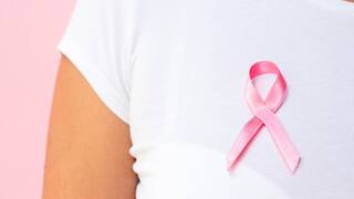 मोटापा के कारण बढ़ सकता है ब्रेस्ट कैंसर का खतरा, डॉक्टर से जानें दोनों के बीच क्या है कनेक्शन