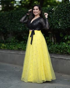 Anchor Manjusha: యాంకర్‌ మంజుష లేటెస్ట్‌ లుక్‌ - బ్లాక్‌ అండ్‌ ఎల్లోలో వావ్‌ అనిపిస్తున్న హాట్‌ యాంకర్‌