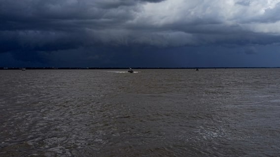 Cyclone Remal To Make Landfall In Bengal By Midnight, IMD Issues Warning In These States — Top Points