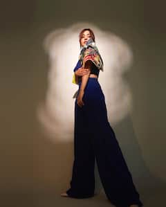 Neha Sharma Photo: બ્લૂ સ્ટાઈલીશ બ્લેઝરમાં નેહા શર્માએ આપ્યા ગ્લેમરસ પોઝ