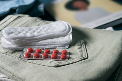 Changing sanitary napkins or tampons every 4–6 hours: Menstrual blood attracts different organisms from our body, which multiply in warm blood and cause discomfort, rashes, and urinary tract infections. To avoid infections, it is important to change your sanitary napkin or tampon at regular, short intervals. (Image Source: Getty)