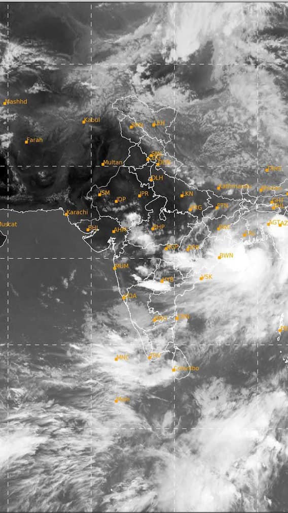 Cyclone Remal Hits Bengal-Bangladesh Coasts, Effects Seen In Kolkata