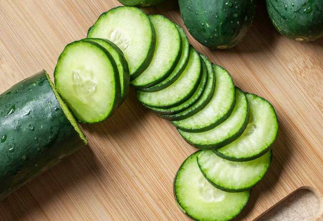 You will be surprised to know the benefits of eating cucumber in summer ઉનાળાની ગરમીમાં કાકડી ખાવાના ફાયદા જાણી ચોંકી જશો, દરરોજ ખાવી જોઈએ 