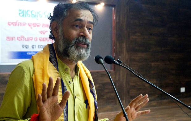 योगेंद्र यादव ने ये भी कहा कि अगर छठे और सातवें चरण में इंडिया गठबंधन की तरफ से लड़ाई तेज की जाती है तो बीजेपी-एनडीए से आगे भी निकल सकता है.