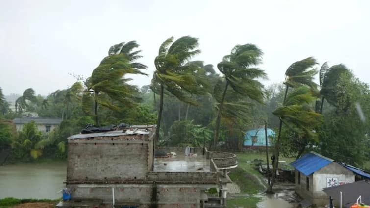 Cyclone Remal Update Landfall Process Begins Along Coasts high alert in bengal Cyclone Remal: ముంచుకొస్తున్న రెమాల్ ముప్పు, అర్ధరాత్రి తీరం దాటే అవకాశం- బెంగాల్‌లో హై అలర్ట్