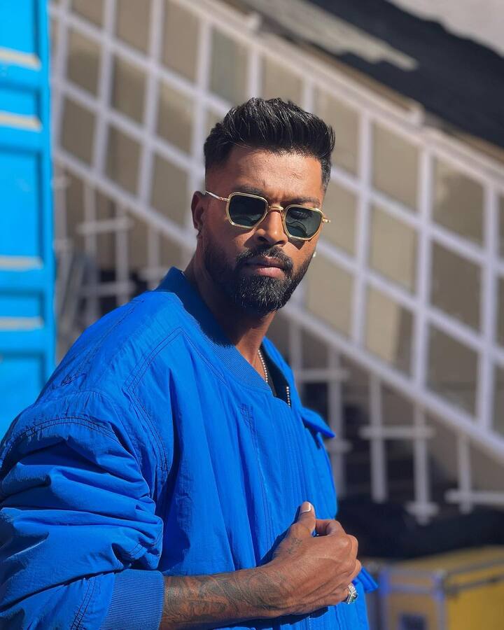 इसके अलावा हार्दिक को भारतीय क्रिकेट टीम की तरफ से भी मैच फीस मिलती हैं. साथ ही ब्रांड एंडोर्समेंट से भी हार्दिक पांड्या खूब मोटी कमाई करते हैं. इतना ही नहीं उन्हें BCCI बोर्ड की तरफ से हर साल 5 करोड़ रुपये मिलते हैं.