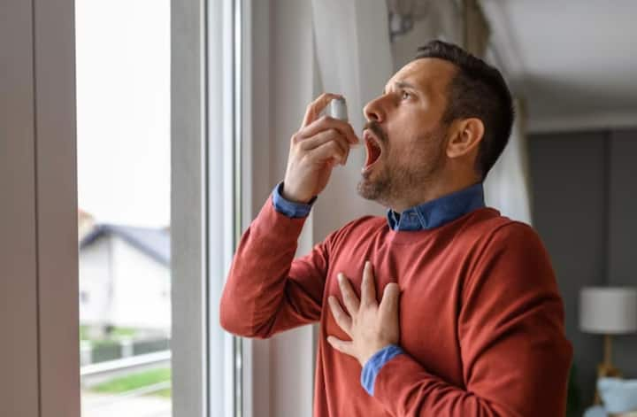 Intermittent asthma: The first stage of asthma is intermittent asthma.  Its symptoms may be experienced two days or fewer per week.  In such a situation, patients do not need to get up again and again at night due to breathing problems.  At this stage, lung capacity can reach 80% or more.  In this, there is less need for an inhaler.