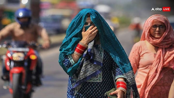 IMD Weather Alert: दिल्ली-एनसीआर में गर्मी का सितम जारी है. शनिवार को जहां तापमान 47 डिग्री सेल्सियस तक पहुंच गया तो वहीं अगले दो से तीन दिन और गर्मी बढ़ने का अनुमान है. इस दौरान लू भी चलेगी.