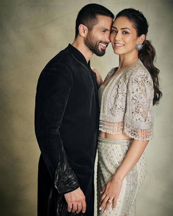 ऐसे में शाहिद ने मीरा को समझाया कि फिल्म के कैरेक्टर का उनकी रियल लाइफ से कोई लेना-देना नहीं है. काफी समझाने के बाद मीरा ने भी ये बात समझी और आज भी कपल एकसाथ हैं.