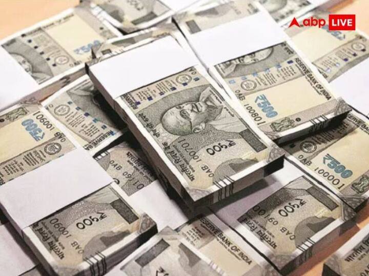 आज डिजिटलचा जमाना असला तरी अनेक लोकांना अजूनही रोख रक्कम देऊनच व्यवहार करायला आवडतो. काही लोक तर कर वाचवण्यासाठीदेखील रोख रक्कम देऊन व्यवहार करतात. पण अशा प्रकारचा व्यवहार कधीकधी फार अडचणीचा ठरू शकतो. तुम्ही करत असलेल्या प्रत्येक व्यवहारावर प्राप्तिकर विभागाची करडी नजर अशते. रोख रक्कम देऊन छोटे-मोठे व्यवहार केल्यास काही अडचण येत नाही. पण प्राप्तिकर विभागाच्या दृष्टीकोनातून असे पाच हाय व्हॅल्यू ट्रान्झिशन्स असतात, ज्यामुळे तुम्ही अडचणीत येऊ शकता. तुम्हाला थेट प्राप्तिकर विभागाची नोटीस येऊ शकते.