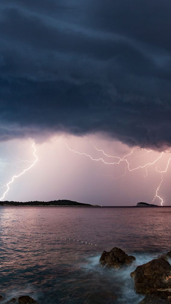 ঘূর্ণিঝড় রেমালে বিপর্যস্ত হলে সাহায্য করবে প্রশাসন, জেনে নিন জেলাগুলির হেল্পলাইন নম্বর