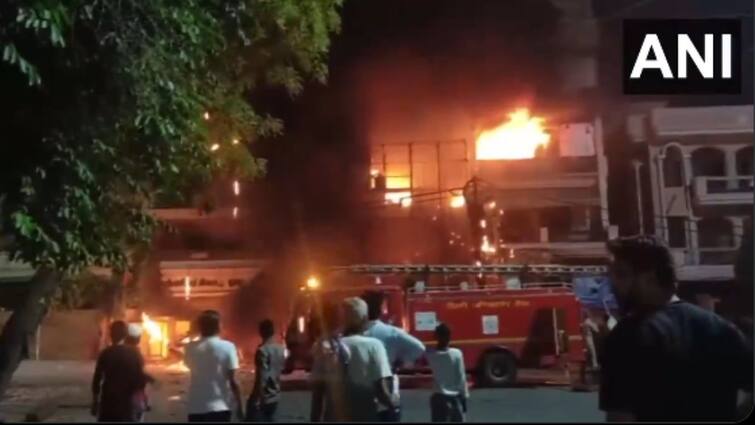 Delhi Fire In Baby Care Center in vivek vihar 6 children died Marathi Breaking News मोठी बातमी! दिल्लीत बेबी केअर हॉस्पिटलला भीषण आग; सहा नवजात बालकं दगावली