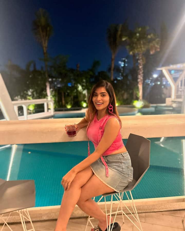 శుభశ్రీ.. తెలుగు అమ్మాయి కాదనే సంగతి తెలిసిందే. ఆమె ఒడిశాలో పుట్టి పెరిగింది. అయితే, ముంబయిలో ఎల్.ఎల్.బి. పూర్తి చేసింది. ఆ తర్వాత న్యాయవాదిగా కూడా ప్రాక్టీస్ చేసింది. - Subhashree Rayaguru/Instagram