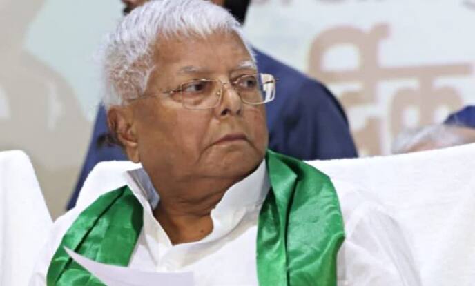 लालू ने पूछा, आपने कहा था कि लाखों करोड़ काला धन विदेशों में है, प्रत्येक के खाते में 𝟏𝟓-𝟏𝟓 लाख रुपए यूं ही आ जाएगा, वह क्यों नहीं आया? यह किसी पत्रकार ने नहीं पूछा?