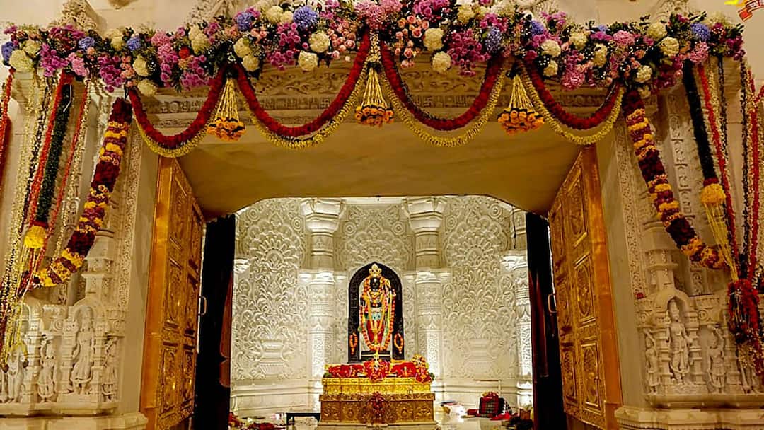 Ram Mandir: राम मंदिर में अब नहीं ले जा सकेंगे मोबाइल फोन, जानिए क्यों लिया गया ये फैसला Mobile phone ban in Aodhya Ram Mandir here we know the reason Ram Mandir: राम मंदिर में अब नहीं ले जा सकेंगे मोबाइल फोन, जानिए क्यों लिया गया ये फैसला