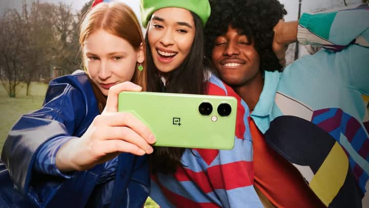 OnePlus Smartphones on Discount: फ्लिपकार्ट पर इन दिनों एक बड़ा ऑफर चल रहा है, जिसमें वनप्लस के स्मार्टफोन्स पर बड़ी डील मिल रही है. यहां हम आपक कुछ ऑप्शन्स के बारे में बताने जा रहे हैं.