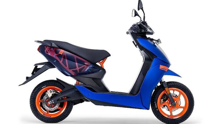 ஏதர் 450 அபெக்ஸ் - ஒருமுறை சார்ஜ் செய்தால் 157 கிமீ வரை செல்லும். அதிகபட்சமாக மணிக்கு 100கிமீ வேகத்தில் செல்லும். தொடக்க விலை ரூ.1.89 லட்சம்