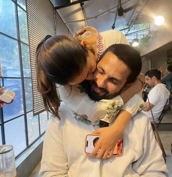 शाहिद और मीरा की शादी के बाद ही एक्टर की फिल्म रिलीज हुई थी. जिसमें उन्होंने नशा करने वाले रॉकस्टार की भूमिका निभाई थी. वहीं जब मीरा ने ये फिल्म देखी तो उन्होंने एक बड़ा फैसला ले लिया था.