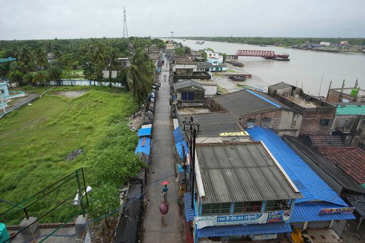 उत्तरी ओडिशा के बालासोर, भद्रक और केंद्रपाड़ा तटीय जिलों में 26-27 मई को भारी बारिश होगी, जबकि 27 मई को मयूरभंज में भी भारी वर्षा होने की संभावना है.