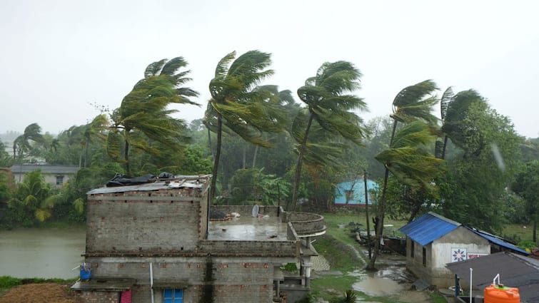 Gujarat Monsoon Updates today four district have come heavy wind blowing with rain also read local monsoon news Monsoon: ગુજરાતમાં ચોમાસાની એન્ટ્રી ? આ ચાર જિલ્લામાં આજથી આંધી-વંટોળની આગાહી, 40 કીમીની સ્પીડે પવન ફૂંકાશે