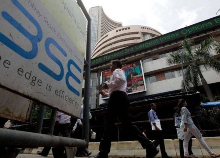 या आठवड्याच्या पहिल्याच दिवशी म्हणजेच 27 मे रोजी स्टोवेक इंडस्ट्रीज लिमिटेड या कंपनीचा शेअर एक्स-डिव्हिडेंड होणार आहे. या शेअरमध्ये गुंतवणूक करणाऱ्यांना 115 रुपये प्रति शेअरप्रमाणे अंतरिम लाभांश दिला जाईल.