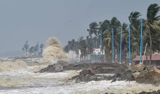 Cyclone Remal to hit Bengal coast  heavy rains in many areas  Cyclone Remal : બંગાળના દરિયાકાંઠે ટકરાશે 'રેમલ' વાવાઝોડું, કોલકાતા સહિત ઘણા વિસ્તારોમાં ભારે વરસાદ શરુ